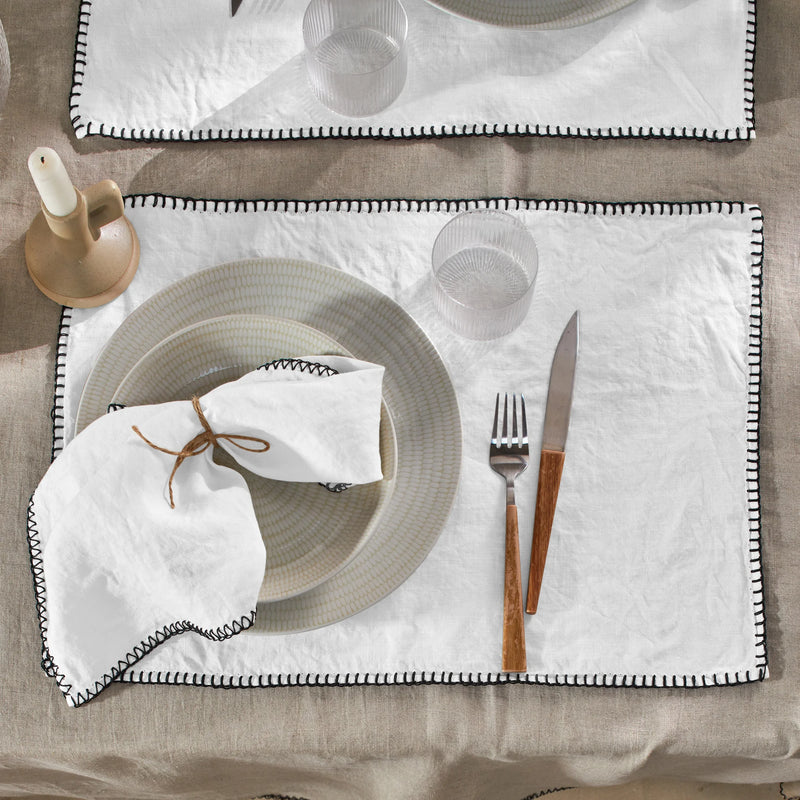 Sets de table "Point de Cheval" en lin lavé blanc optique