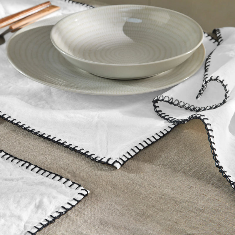Sets de table bordé "Point de Cheval" en lin blanc optique