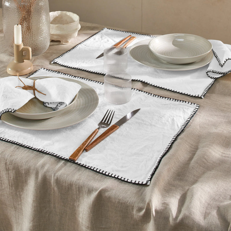 Sets de table "Point de Cheval" en lin blanc optique