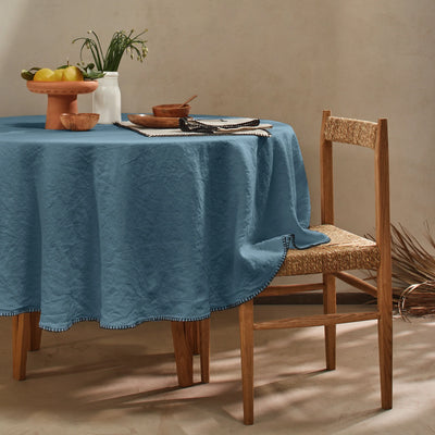 Nappe ronde sur mesure en lin avec point de cheval bleu français