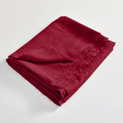 drap plat en lin lavé effrangé plié Bordeaux