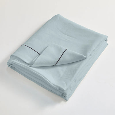 Drap plat en lin lavé Bleu Glacier finition bordure Bourdon