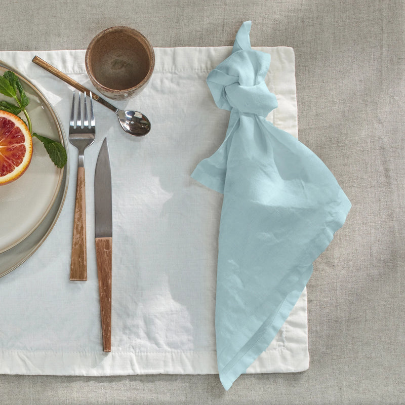 Serviettes de table simples en lin bleu glacier