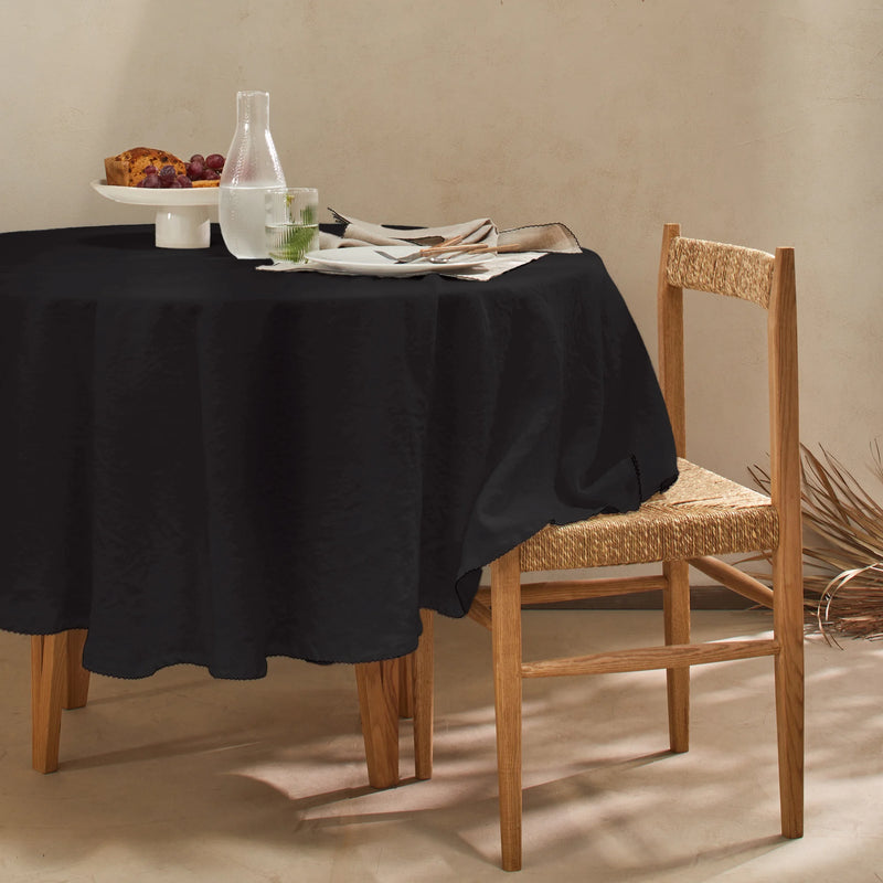 Nappe ronde en lin lavé bord crochet encre noire