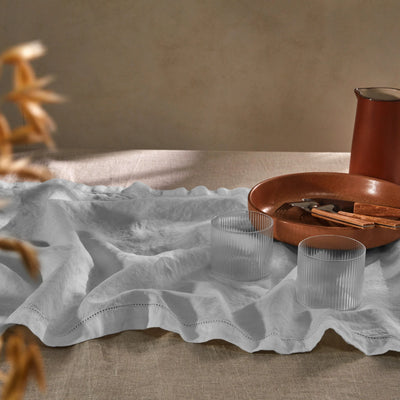 chemin de table ajouré en lin gris minéral