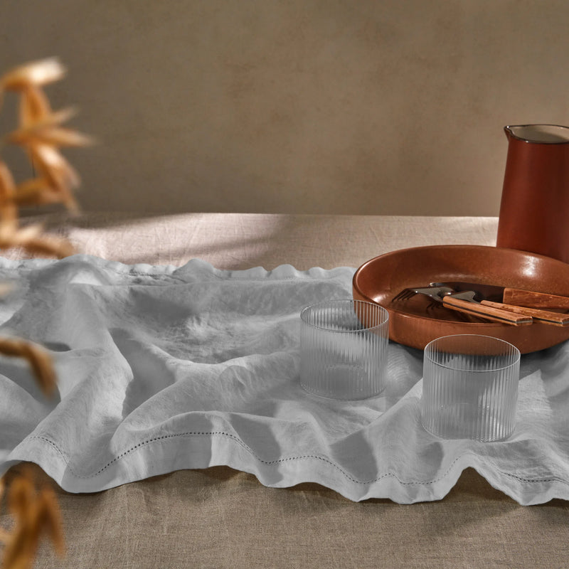 chemin de table ajouré en lin gris minéral