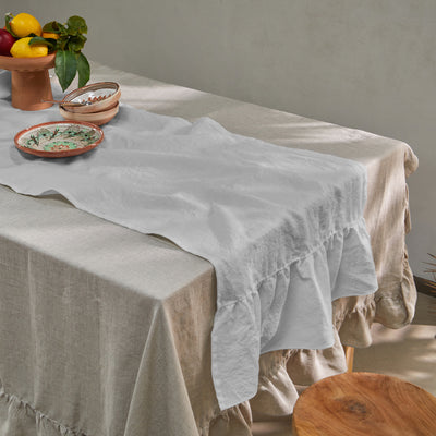 chemin de table lin lavé à volants gris minéral