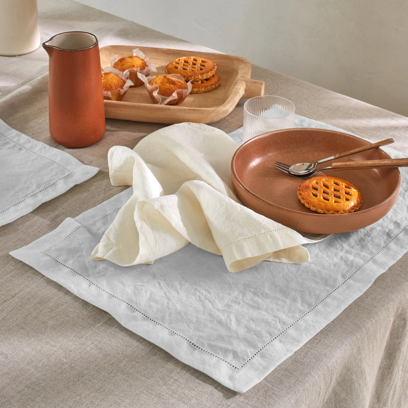 Sets de table en lin lavé ajouré gris minéral