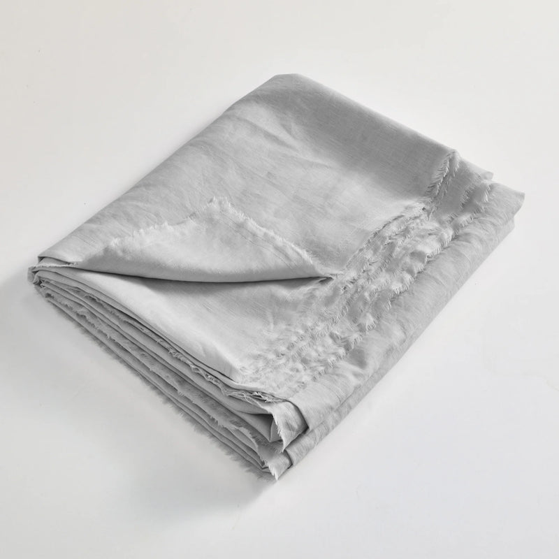 drap plat en lin lavé effrangé plié Gris Minéral