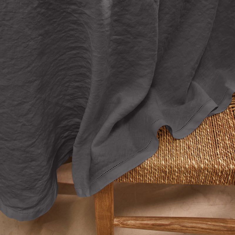 Nappe ronde en lin ajouré gris plomb