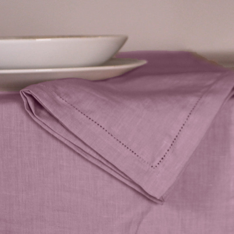 serviette en lin ajouré lilas